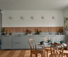 Una cucina elegante e inedita si affaccia sulla zona living