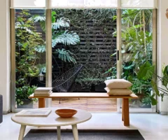 Casa Mariana: una location moderna e piena di piante per un soggiorno a Città del Messico