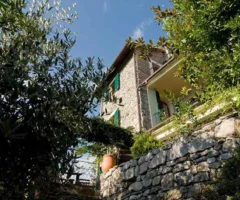 Casa Dante: una splendida villa arroccata sulle colline liguri con vista sulla natura