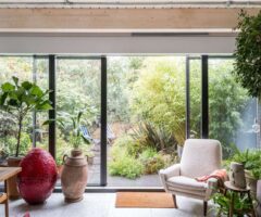 Una casa londinese dal mood bohèmien immersa nel verde